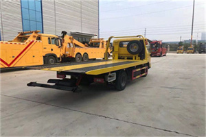 江岸非事故拖车