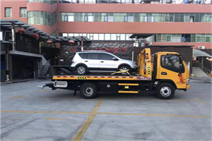 江岸附近汽车拖车电话